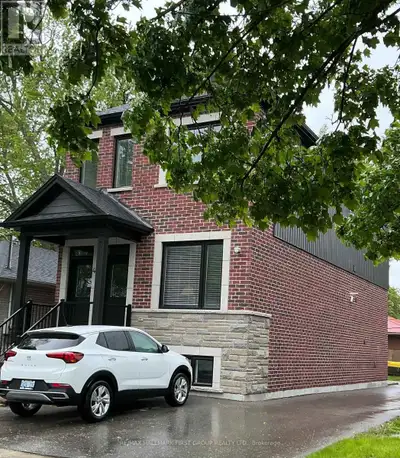 SECOND FLOOR - 429 MADISON AVENUE Oshawa (McLaughlin), Ontario
