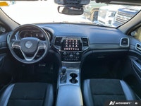 Leather Seats, Heated Seats & Steering, Power Liftgate, Sunroof, Lane Departure Warning, Bluetooth C... (image 3)