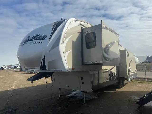 2017 Grand Design REFLECTION 337 RLS in Travel Trailers & Campers in St. Albert - Image 2