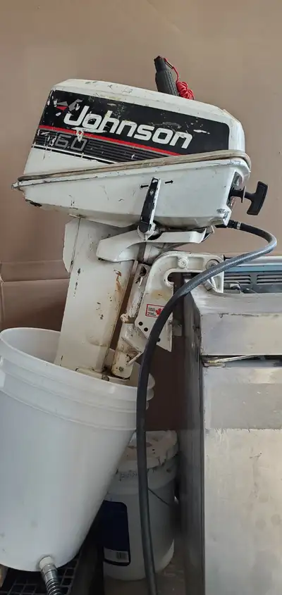 Small outboard Engine 6H For small fishing or trolling boat Starts and runs very good