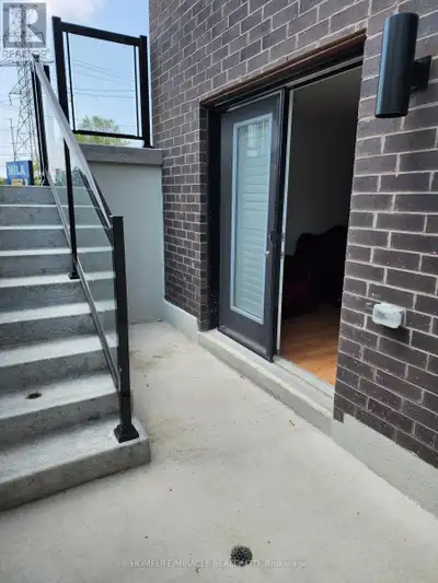 25 DANIELLE MOORE CIRCLE N Toronto (Bendale), Ontario