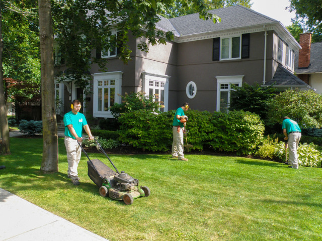 Hiring Landscape Maintenance Crew Leader in Construction & Trades in Calgary - Image 2