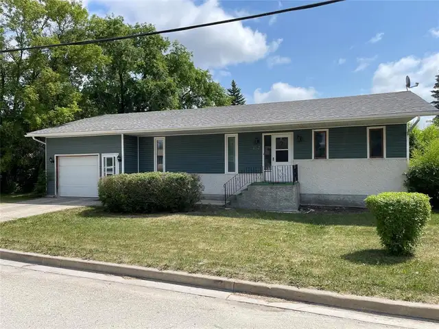 152 5TH Street Beausejour, Manitoba62864758272386121
