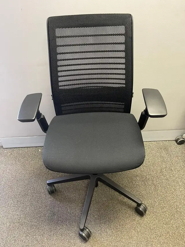 Steelcase Think V1  & V2 Chair | Excellent Condition | Call us! in Chairs & Recliners in Mississauga / Peel Region - Image 6