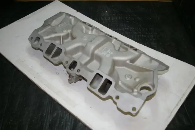 INTAKE MANIFOLD EDELBROCK PERFORMANCE in Auto Body Parts in Edmonton - Image 6
