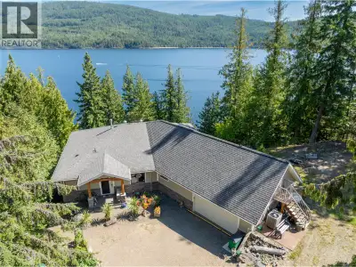 In the picturesque St. Ives area of Shuswap Lake is this well laid out 3987 square foot lakeshore ho...