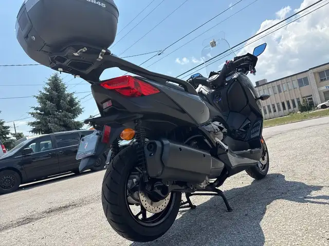 2022 Yamaha XMAX ~ YAMAHA XMAX ~ 300CC ~ COOL SCOOT ~ LOW KMS ~ in Street, Cruisers & Choppers in City of Toronto - Image 14