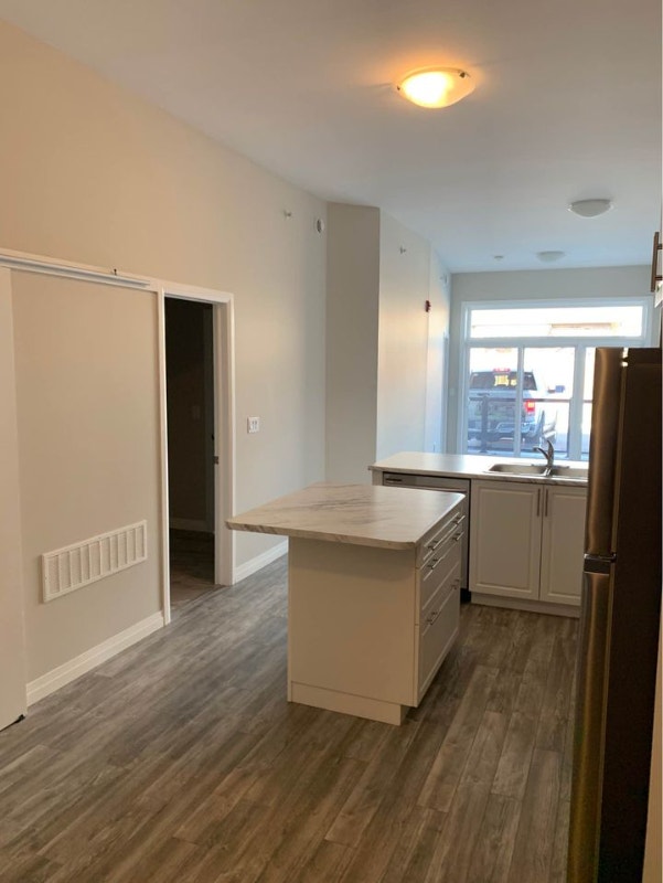 Beautiful 2Bed Executive Low Rise Condo! Morrell Long Term Rentals