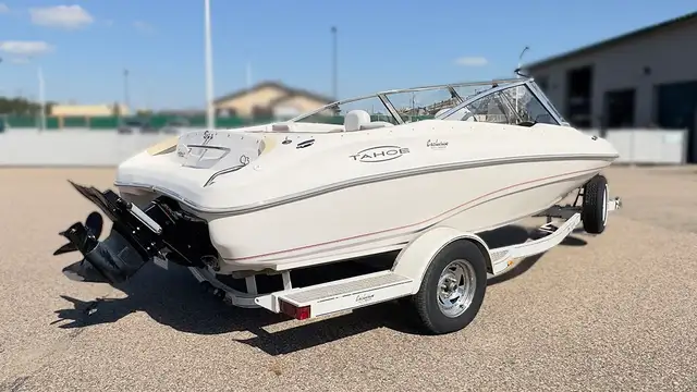 2001 Tahoe Q3 used bowrider fiberglass boat in Powerboats & Motorboats in Prince Albert - Image 5