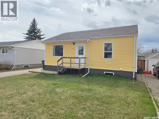 25 Rhodes STREET Redvers, Saskatchewan in Houses for Sale in Regina - Image 5