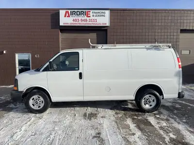 2013 GMC Savana 2500 Cargo Van 4.8L V8 Gas RWD 210,038 KM Rear Shelving Ladder Rack Power Locks, Fab...