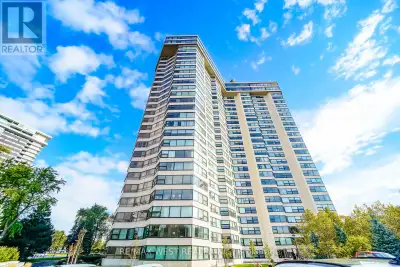 Enjoy expansive skyline views from this spacious 1,327sf 2 bedroom 2 full bathroom suite at the pres...