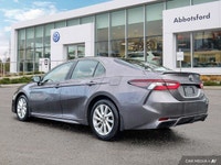 This Toyota Camry delivers a Regular Unleaded I-4 2.5 L/152 engine powering this Automatic transmiss... (image 2)