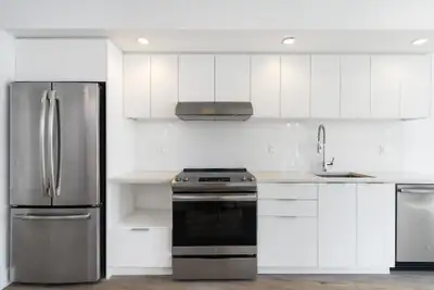 The Lonsdale offers a collection of one, two and three-bedroom pet-friendly* rentals. Each unit is e...