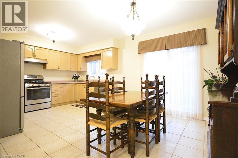 2131 STILLMEADOW Road Oakville, Ontario 5