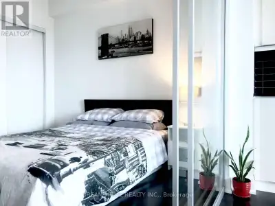 Very nice layout one bedroom with unobstructed clear view, overlook park, downtown area. step to TTC...