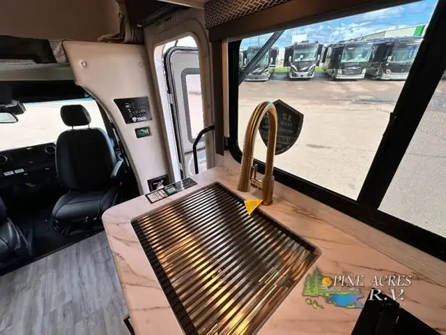 2025 Thor Motor Coach Four Winds Sprinter 24LV - Diesel in RVs & Motorhomes in Moncton - Image 39