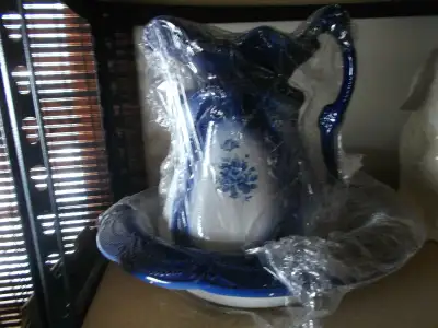 BEAUTIFUL LARGE WATER CANTOR AND LARGE BOWL, View more