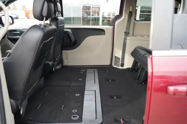 2018 Dodge Grand Caravan SXT Premium Plus WITH STOW & GO in Cars & Trucks in Red Deer - Image 18