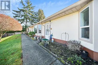 Welcome to 14-100 Abbey Ln, a bright and spacious 2-bedroom, 2-bathroom home offering over 1,100 sqf...
