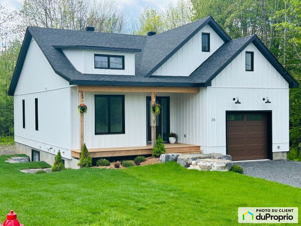 $899,950 - Country home for sale in Lac-Brome — photo 1