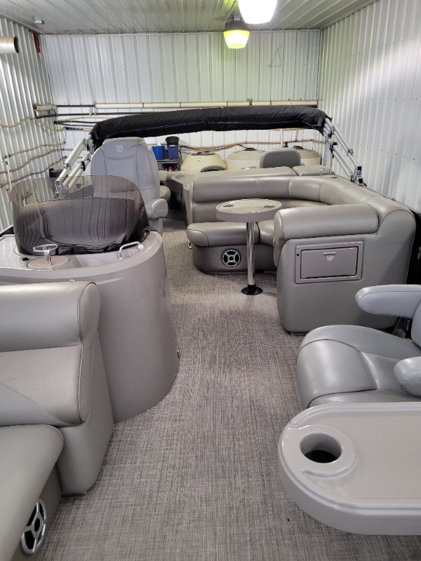 Pontoon boat Powerboats & Motorboats Regina Kijiji