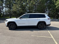 // ACCIDENT FREE!! // This 2024 Jeep Grand Cherokee L Limited 4x4 is a roomy, well-equipped SUV buil... (image 9)