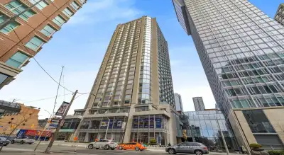 Price: $588,000 / $2,231/mo Cozy 1 Bedroom plus Den suite at The Cumberland with unobstructed view o...