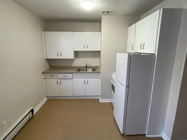 530 YOUNG  - 1 BR available NOW! in Long Term Rentals in Winnipeg - Image 5