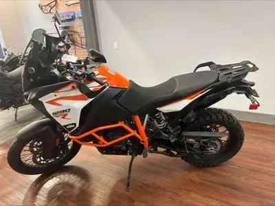 2017 KTM 1290 Super Adventure R UNSTOPPABLE True adventure takes guts, so KTMs rally experts brought...