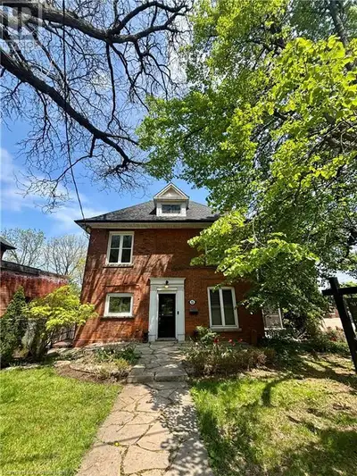 15 FREEMAN Place Unit# Upper Hamilton, Ontario