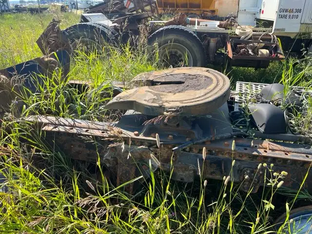 5th WHEELS HOLLAND YOST FONTAINE SOME WITH SLIDES in Heavy Equipment Parts & Accessories in Edmonton - Image 5