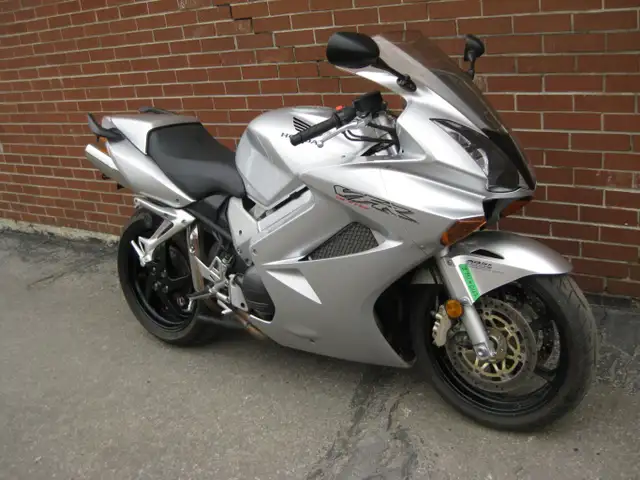 2002 HONDA VFR 800 in Street, Cruisers & Choppers in City of Toronto - Image 9