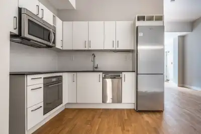 renovated one bedroom, King and Spencer - ID 722
