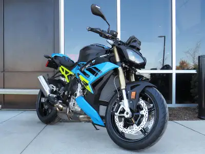 This S 1000 R Sport might be sold, but you might be able to order a similarly equipped model. Please...