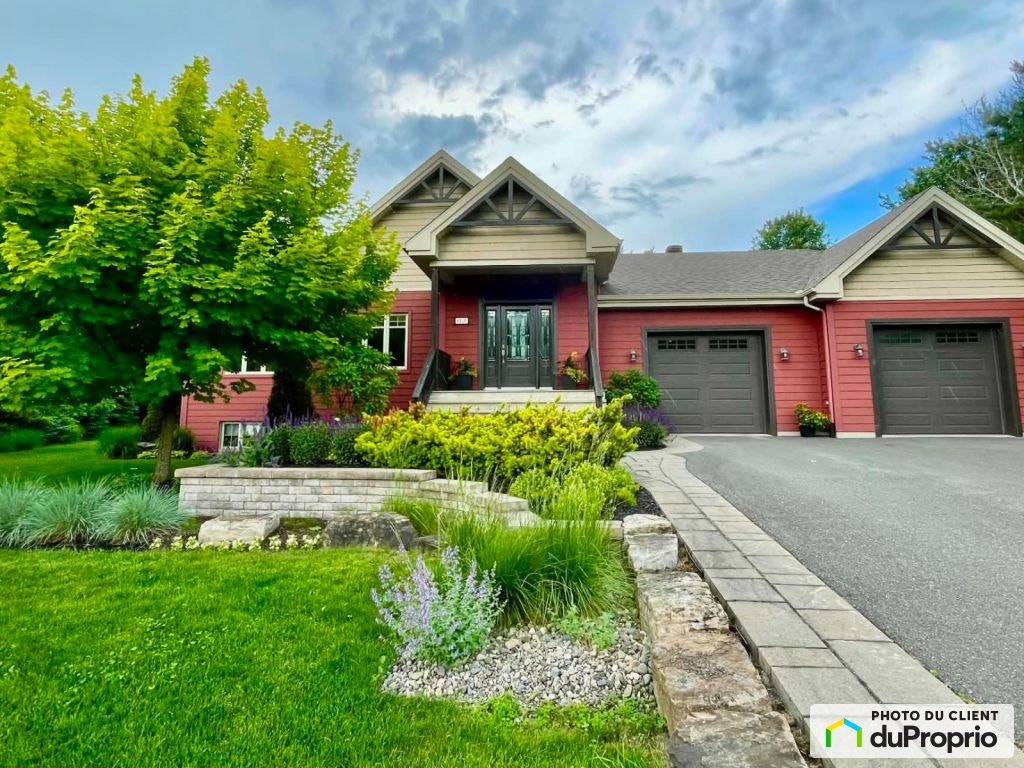 $750,000 - Bungalow for sale in St-Cyrille-De-Wendover — photo 1