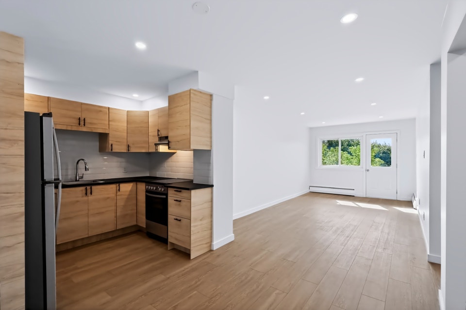2 bedrooms - LaSalle - Appliances & Parking & Heat included 3
