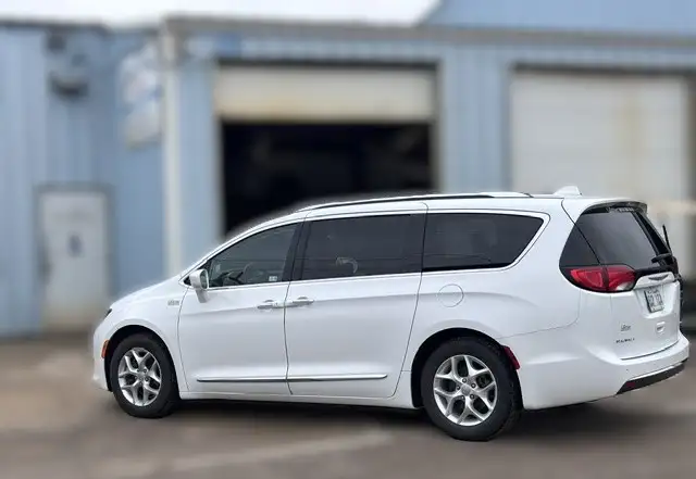 2018 Chyrsler Pacifica Touring L