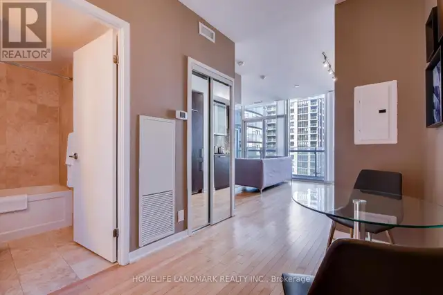 1807 - 14 YORK STREET Toronto (Waterfront Communities), Ontario in Long Term Rentals in City of Toronto - Image 2