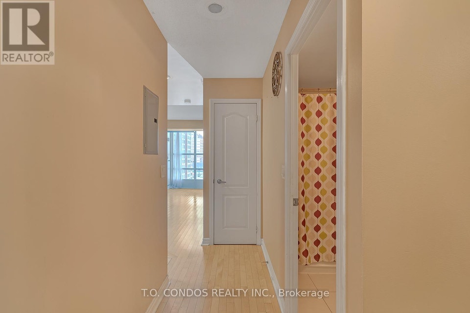 906 - 33 ELM DRIVE W Mississauga (City Centre), Ontario 2