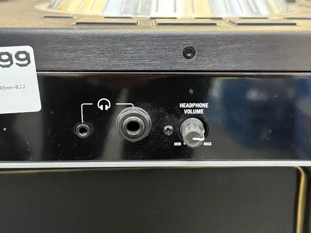 Numark NS7 - Performance Controller with Serato Itch in Performance & DJ Equipment in Oakville / Halton Region - Image 9