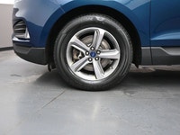 See Dealer Website for Details. 2020 Ford Edge SEL PANORAMIC ROOF, LEATHER INTERIOR, APPLE CARPLAY K... (image 4)