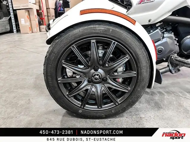 2018 CAN-AM SPYDER F3-T in Sport Touring in Laval / North Shore - Image 14