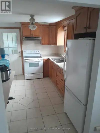 Bungalow in Niagara Falls for sale. New updates just finished: concrete foundation and waterproofing...