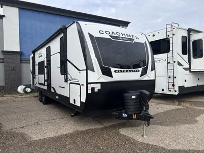 Say hello to the entertainers dream trailer... bunk edition!! This camper is for the family that lov...