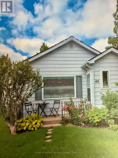 Cute, cheerful, clean bungalow located within walking distance to downtown and harbour-front. New as...