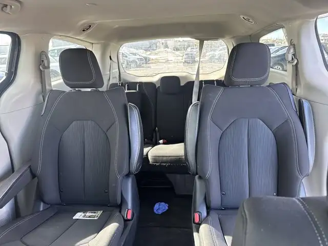 2021 Chrysler Grand Caravan SXT in Cars & Trucks in Calgary - Image 10