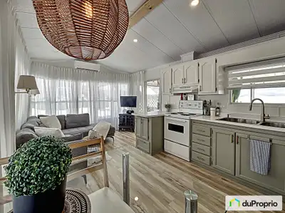 Coup de coeur assuré! Charmante petite maison située sur le prisé Domaine de la rivière aux Pins au...