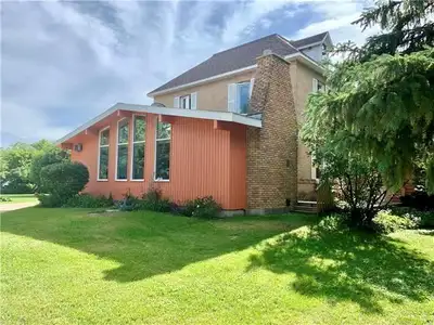 R33//Virden/ACREAGE FOR SALE! Enjoy the conveniences of town living with a country feel. Nestled in...