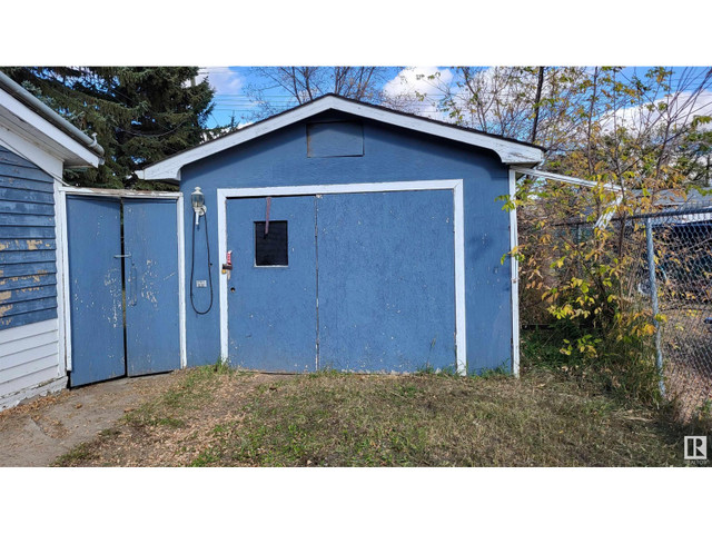 5242 51 AV Vegreville, Alberta in Houses for Sale in Strathcona County - Image 2